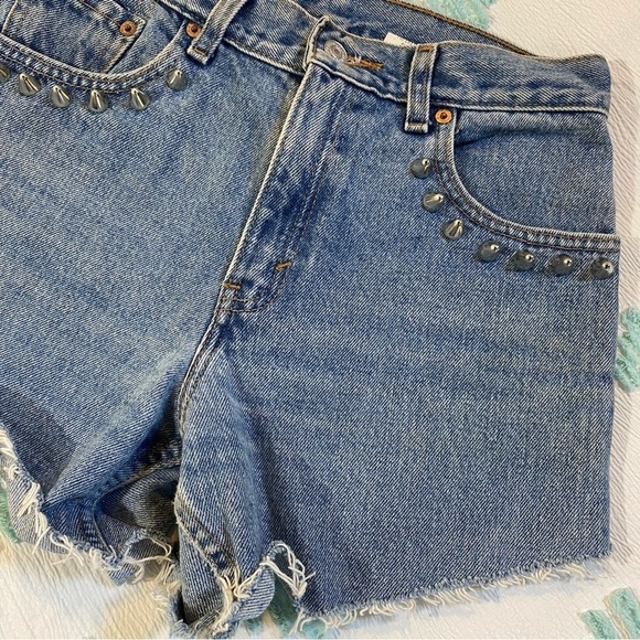 Vintage Levi's Cutoff Upcycled Studded 550 Relaxed Fit Red Tab Denim Shorts Jr 5 - Picture 3 of 15